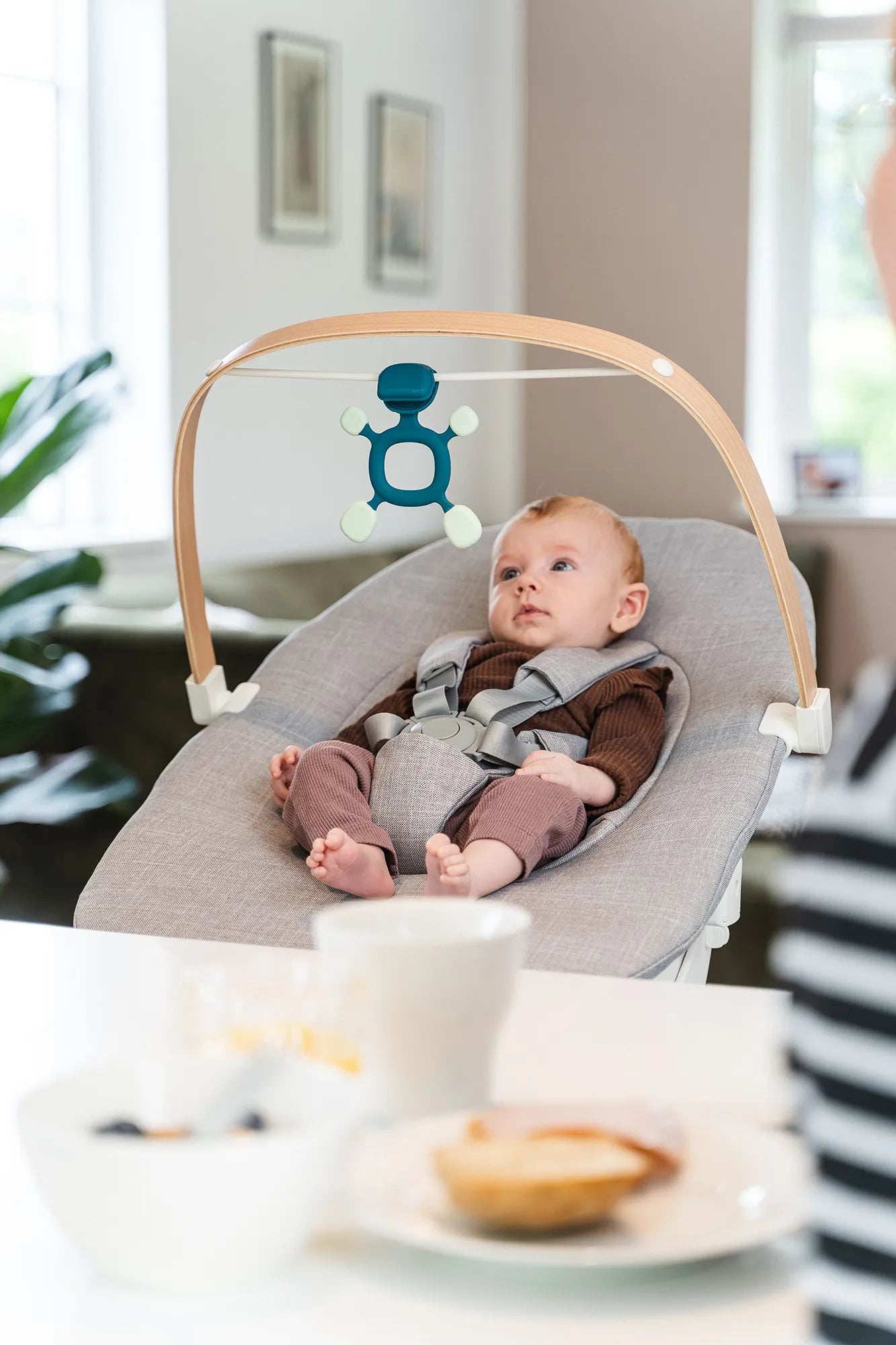 Silikon Spielzeug Happy am Holzbogen