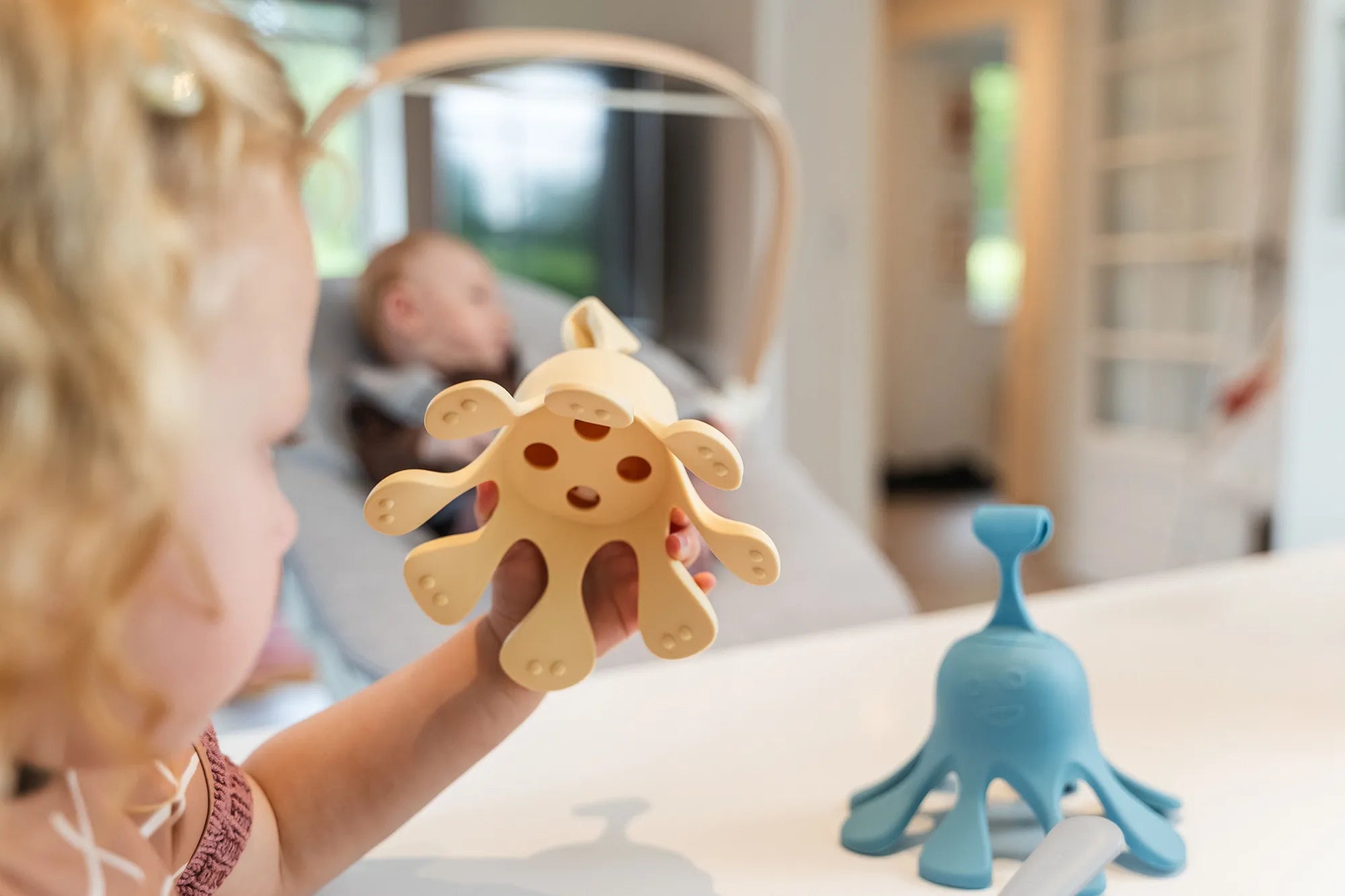 Silikon Spielzeuge Octo in blau und gelb